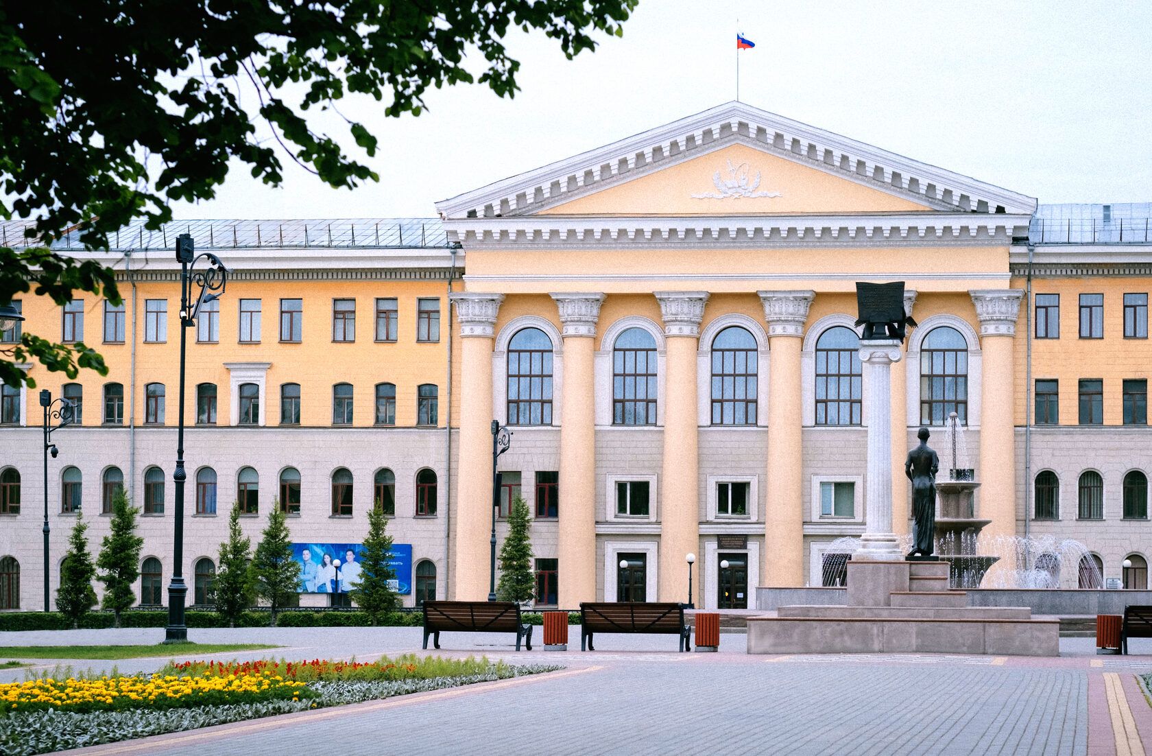 伟德官网与俄罗斯托木斯克国立控制系统与无线电电子大学签署合作谅解备忘录