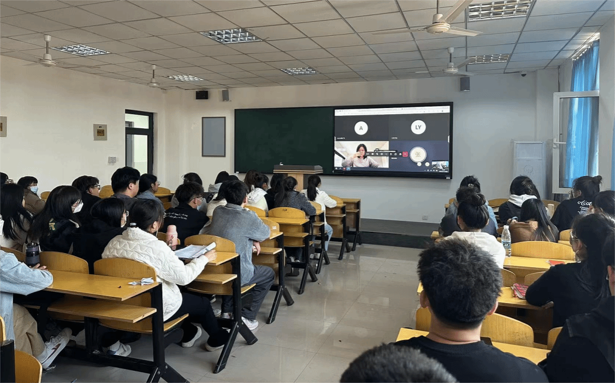 伟德官网商学院国际经济与贸易专业学生听取英国德蒙福特大学大师课